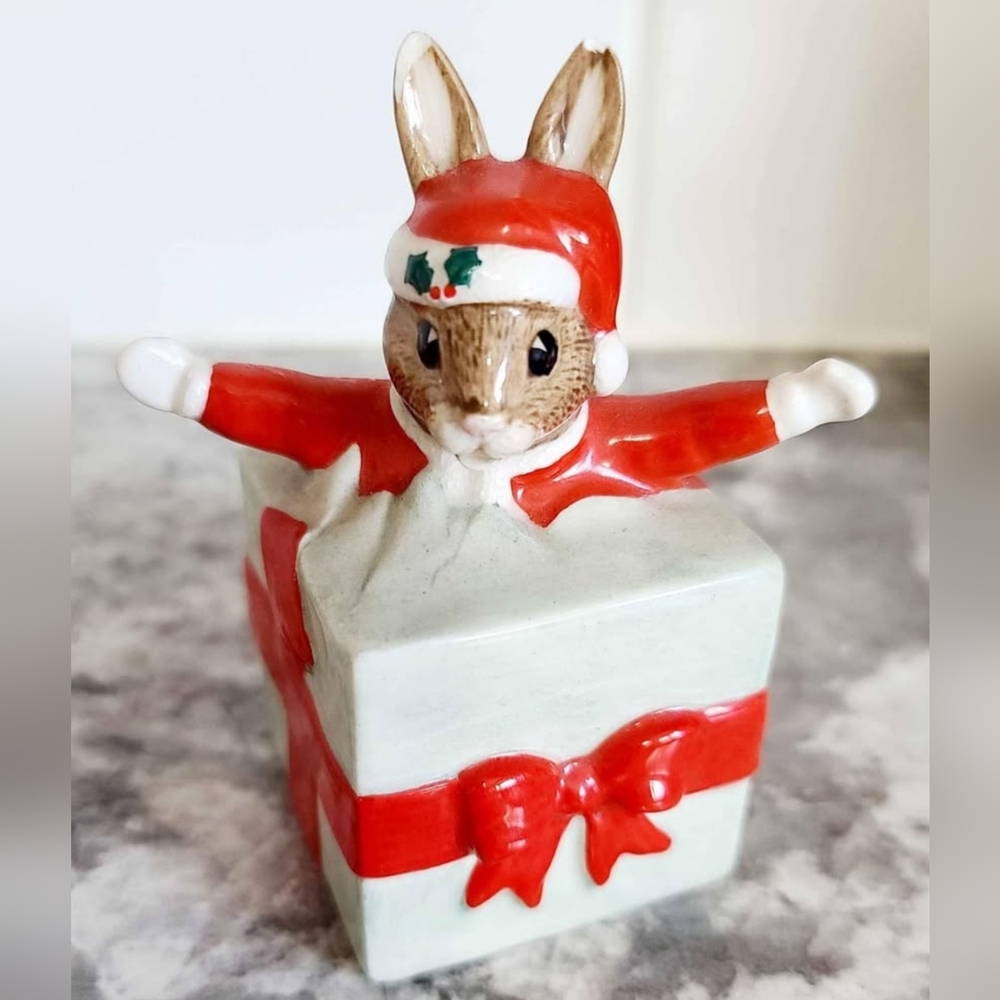 Royal Doulton Bunnykins Christmas Bunny Figurine Gift Box